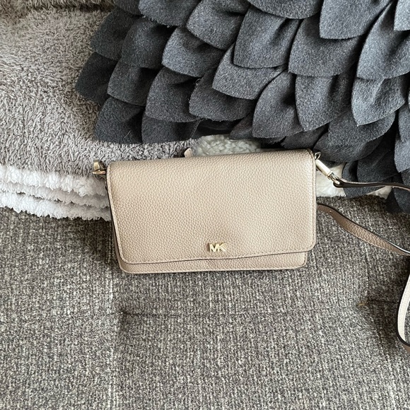 Michael Kors Handbags - Michael Kors Tech Crossbody